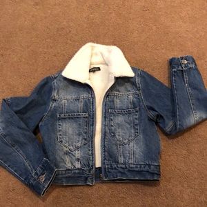 Women’s fleece lined crop jacket. Size S
